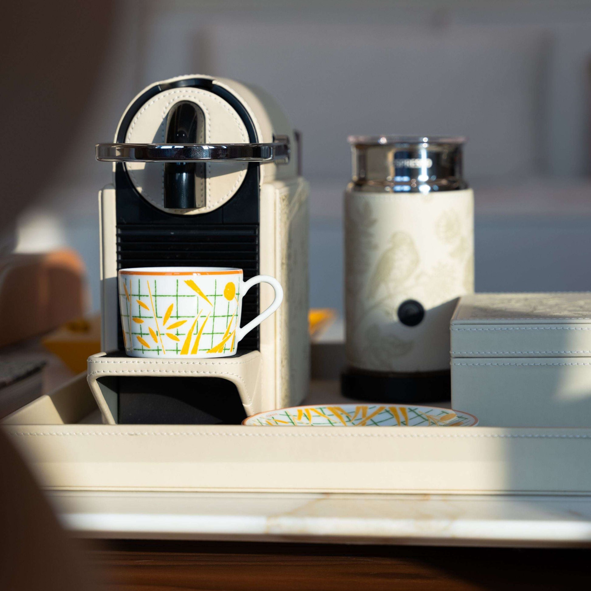 Coffee Machine Nespresso Pixie | Embossed White Bird